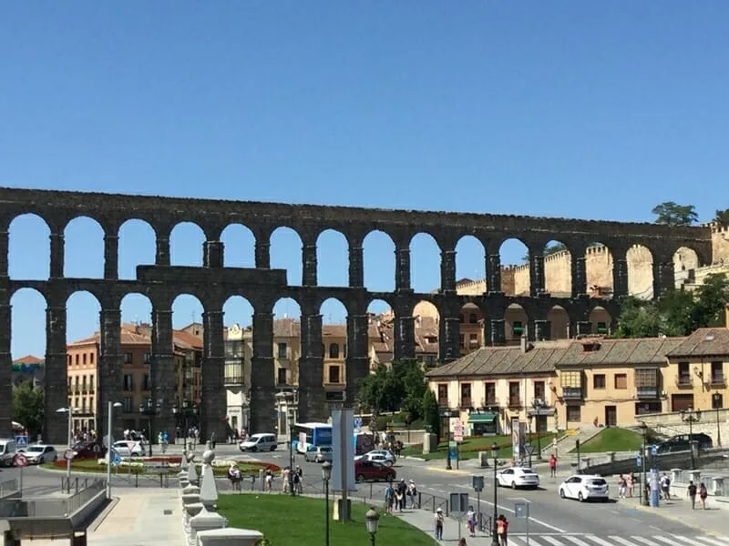 Segovia: kings, knights, priests, merchants